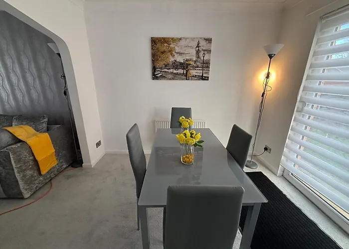 Ayr 130M2 New Decor December 2024 All New Entire 3 Bedroom Garden House