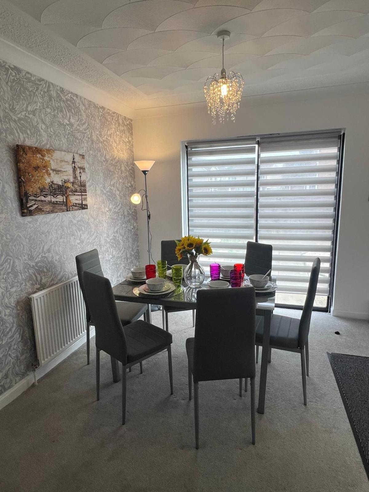 130m2 New Decor December 2024 New Entire 3 Bedroom Garden House Ayr